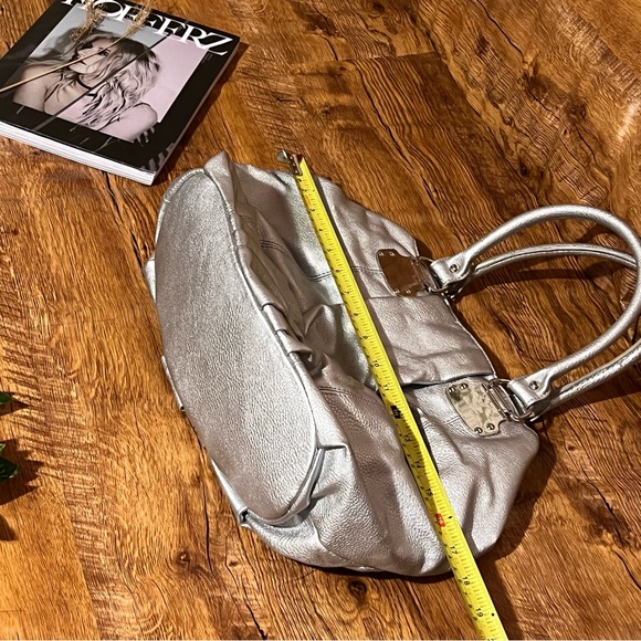 20. Aldo Silver metallic bag - Picture 7 of 13